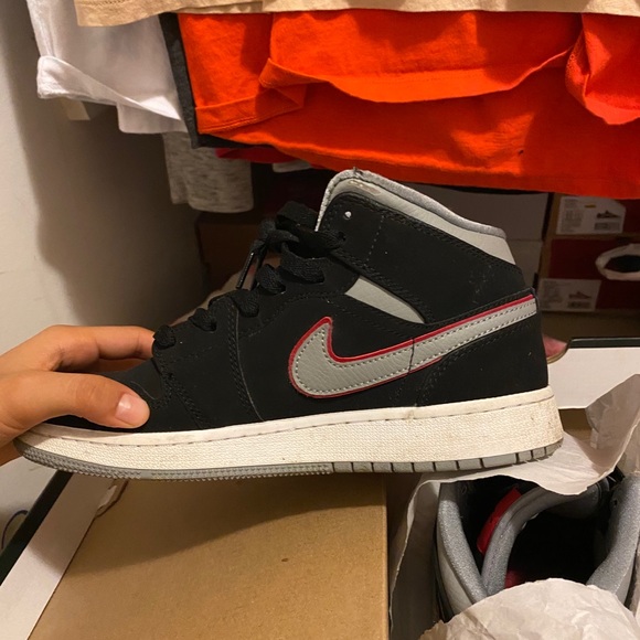 Air Jordan 1 mid (GS) - Picture 4 of 5